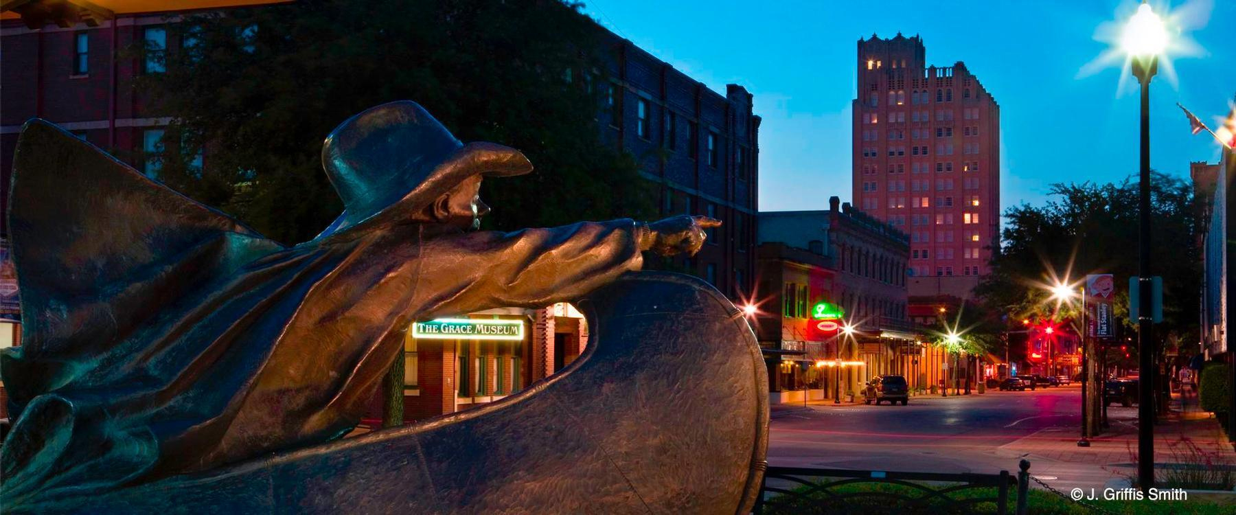 image of nighttime view of downtown abilene, tx